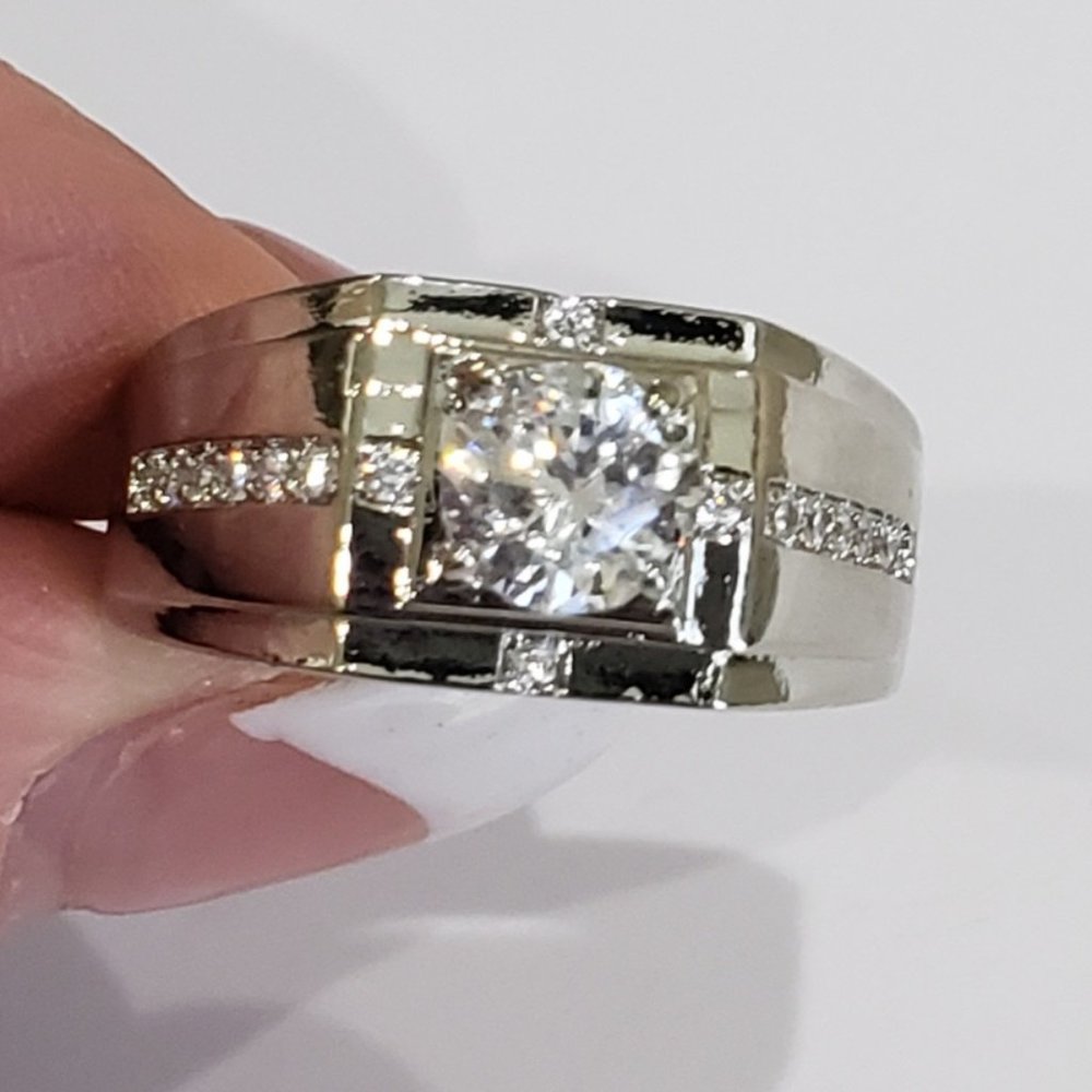 Men's Gorgeous White Sapphire 925 Silver Band Fashion Ring